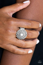 Load image into Gallery viewer, Daringly Daisy - White ♥ Ring
