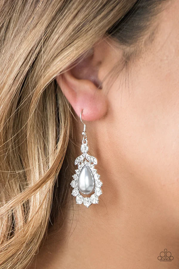 Paparazzi ♥ Award Winning Shimmer - Silver ♥ Earrings