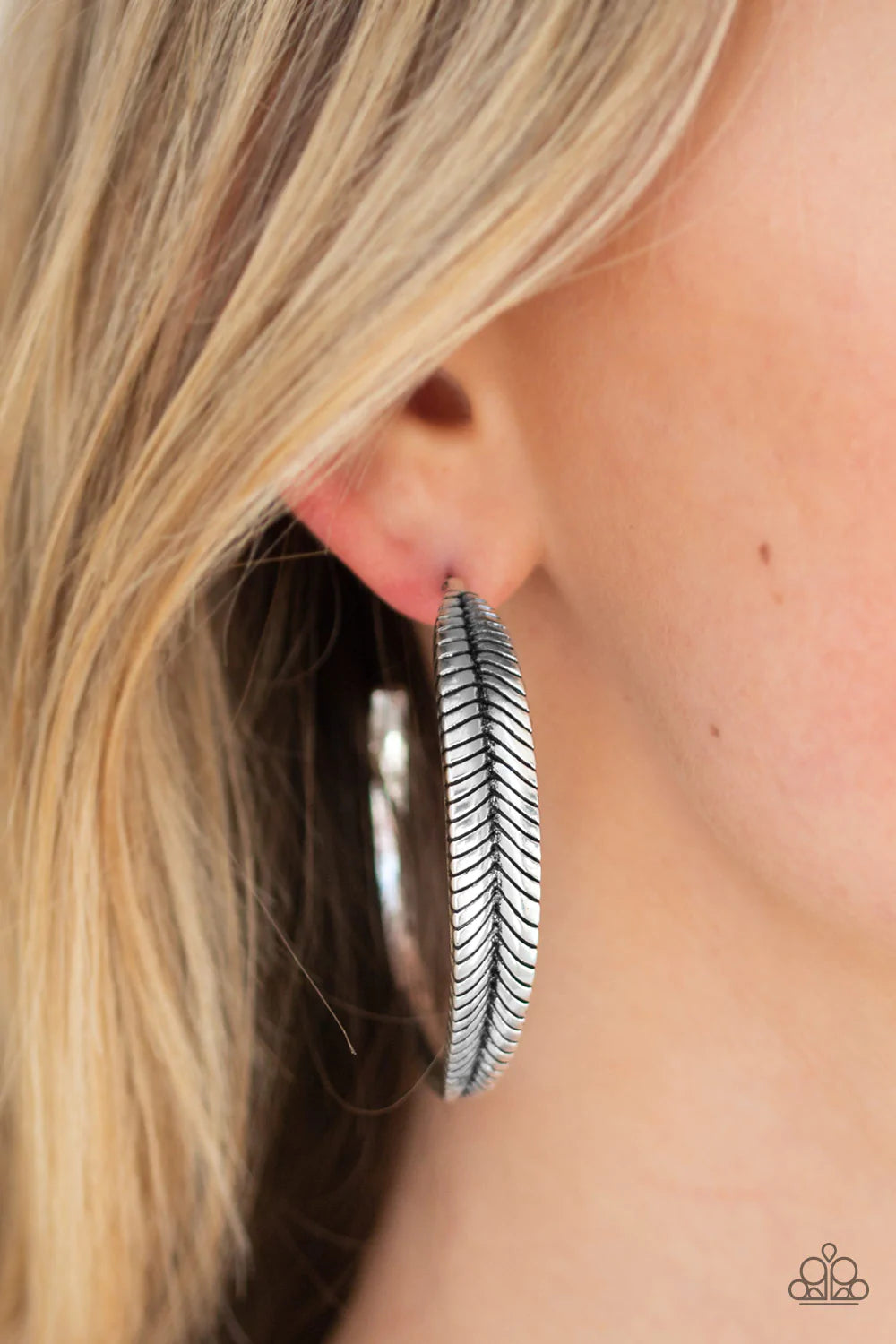 Paparazzi ♥ Funky Feathers - Silver ♥ Hoop Earrings