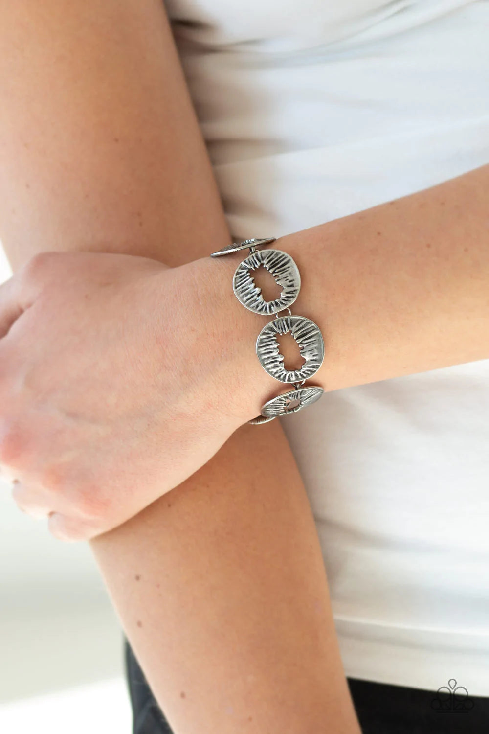 Paparazzi ♥ Cut It Out! - Silver ♥ Bracelet