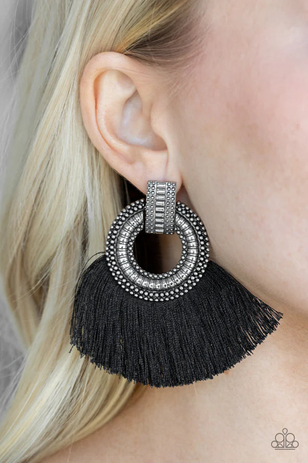Paparazzi ♥ I Am Spartacus - Black ♥ Post Earrings