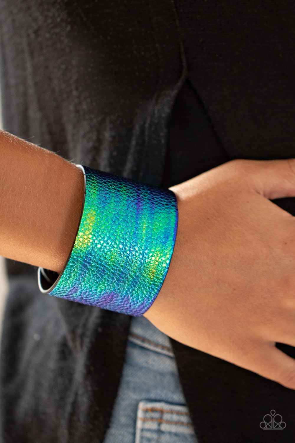 Cosmo Cruise Paparazzi Leather Bracelet - Blue - Iridescent